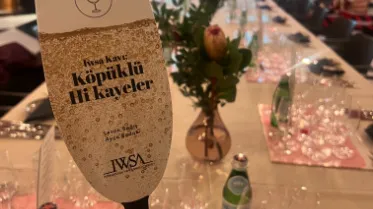 IWSA KAVI: KÖPÜKLÜ HİKAYELER
