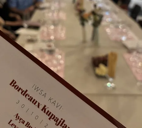 Iwsa Kavı: Bordeaux Kupajları