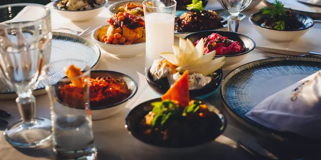 Bir Rakı, Bir Meze