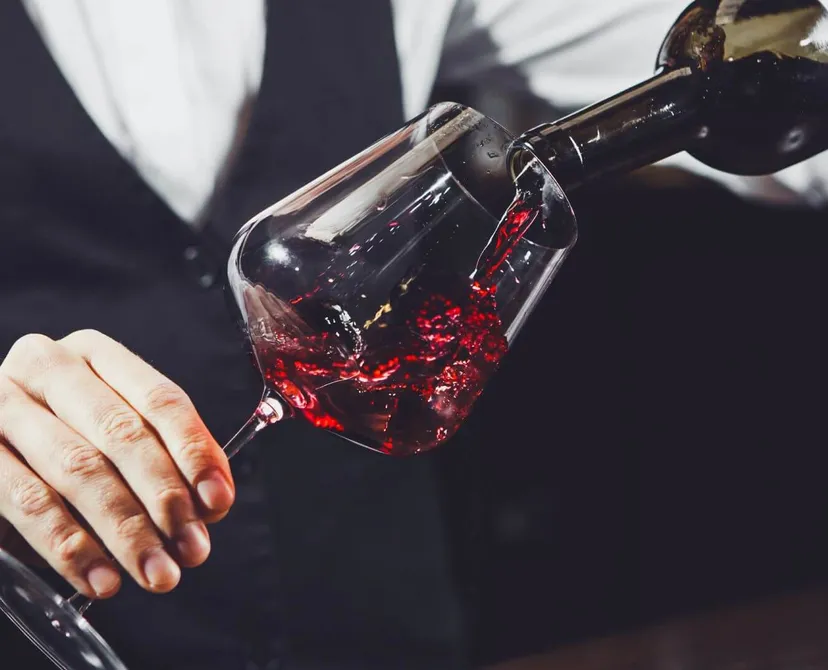 Sommelier Yazılır, So-möl-ye Okunur...